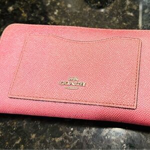 COACH Crossgrain, Pebbled Pink Leather Accordion Wallet, Zip-Around.